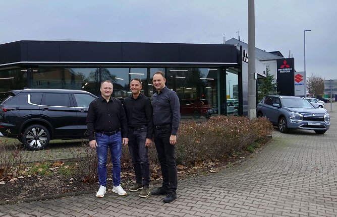 Von links: Sebastian Langer (Kalkh&uuml;tte), Alf Grabinski (Caf&eacute; Central) und Andreas Peter (Gesch&auml;ftsf&uuml;hrer Autohaus Peter Gruppe) wollen die Tradition des Ballgeschehens in Nordth&uuml;ringen wieder beleben. (Foto: privat)