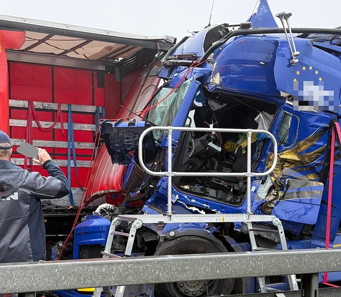Massenkarambolage auf der A71 zwischen Heldrungen und Kölleda (Foto: Silvio Dietzel) Massenkarambolage auf der A71 zwischen Heldrungen und Kölleda (Foto: Silvio Dietzel)
