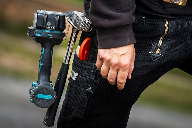 F&uuml;r Dackdecker im Kyffh&auml;userkreis gibt es mehr Geld.  (Foto: Foto: IG BAU, Alireza Khalili)