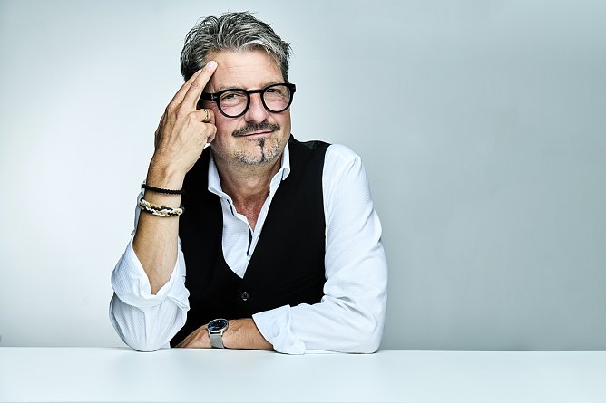 Felix Reuter zeigt wie man am Klavier improvisiert. (Foto: Guido Werner) Felix Reuter zeigt wie man am Klavier improvisiert. (Foto: Guido Werner)