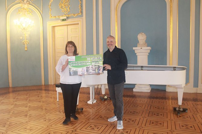 Matthias Deichstetter und Anja Lemke im Blauen Saal. (Foto: Stadtwerke Sondershausen GmbH)