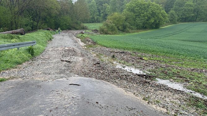 In Dietenborn musste eine Stra&szlig;en gesperrt werden. (Foto: Janine Skara)