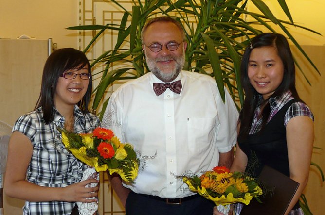 Zwei Einbürgerungen (Foto: Landratsamt Kyffhäuserkreis) Zwei Einbürgerungen (Foto: Landratsamt Kyffhäuserkreis)