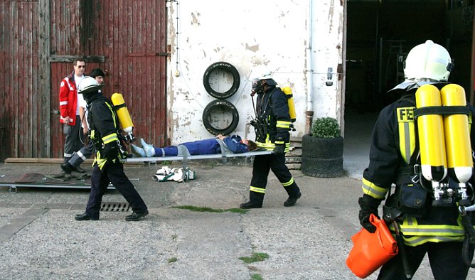 Feuerwehrübung Berka (Foto: Karl-Heinz Herrmann) Feuerwehrübung Berka (Foto: Karl-Heinz Herrmann)