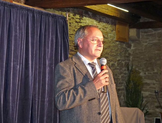 Christoph Sieber im Ochsenstall (Foto: Karl-Heinz Herrmann) Christoph Sieber im Ochsenstall (Foto: Karl-Heinz Herrmann)