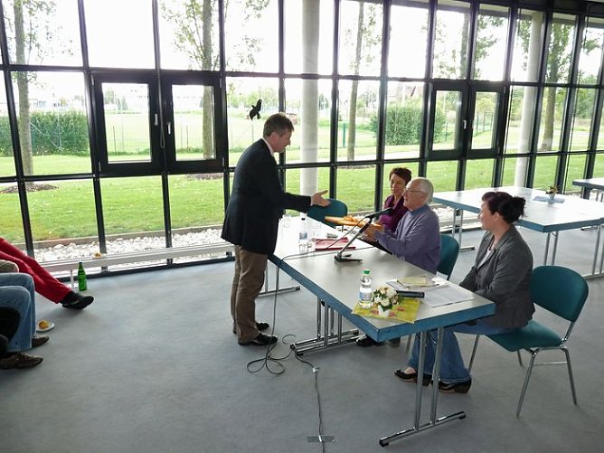 Ausstellung und Zeitzeugengespräch (Foto: Karl-Heinz Herrmann) Ausstellung und Zeitzeugengespräch (Foto: Karl-Heinz Herrmann)