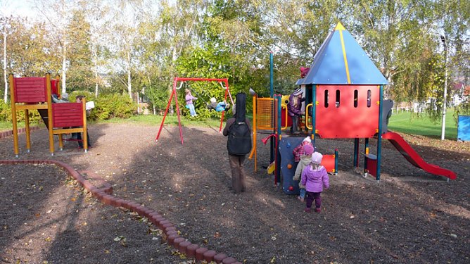 Neuer Spielplatz eingeweiht (Foto: Stadt Sondershausen) Neuer Spielplatz eingeweiht (Foto: Stadt Sondershausen)