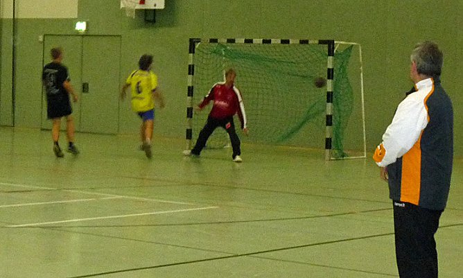 Einheit gegen THC 2 (Foto: Karl-Heinz Herrmann) Einheit gegen THC 2 (Foto: Karl-Heinz Herrmann)