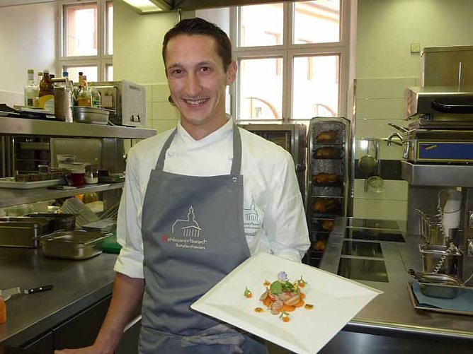 Erster Michelin-Stern f&uuml;r 28-j&auml;hrigen Gourmetkoch (Foto: Maxxomedia.PR)