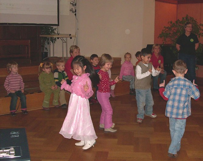 Tanzgruppe KITA Pusteblume (Foto: Karl-Heinz Herrmann)