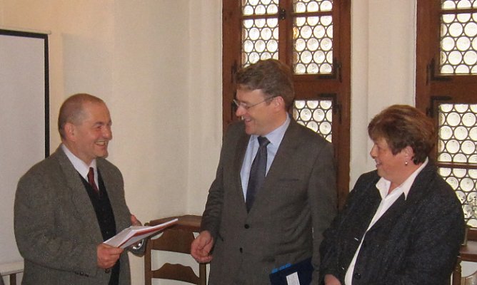 F&ouml;rderbescheid f&uuml;r Wasserburg (Foto: Wahlkreisb&uuml;ro Holbe)