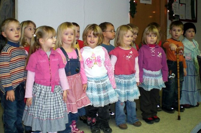 Freude bringen die J&uuml;ngsten (Foto: KH)