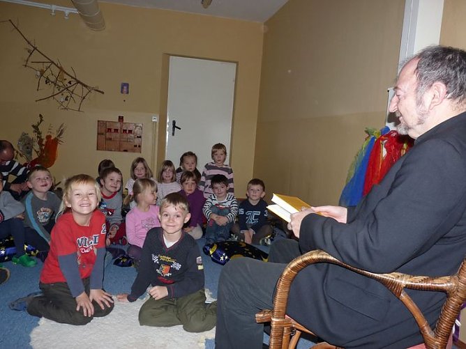 Manfred Scherer beim Vorlesen (Foto: Karl-Heinz Herrmann) Manfred Scherer beim Vorlesen (Foto: Karl-Heinz Herrmann)