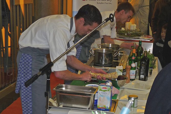 Sternekoch in den Topf geschaut (Foto: Karl-Heinz Herrmann)