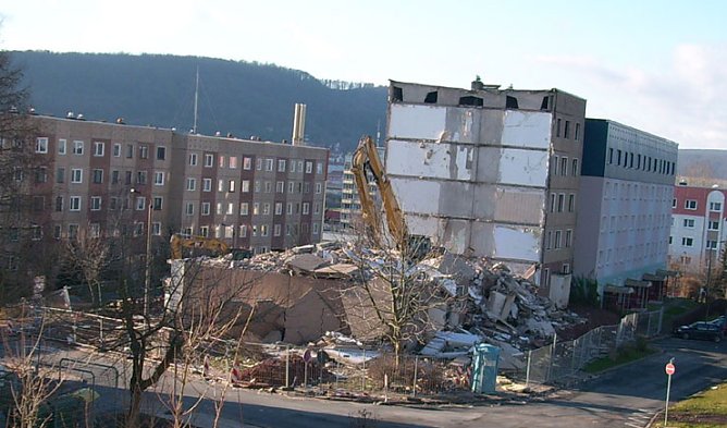 Abriss Wohnblock im Östertal (Foto: Karl-Heinz Herrmann) Abriss Wohnblock im Östertal (Foto: Karl-Heinz Herrmann)