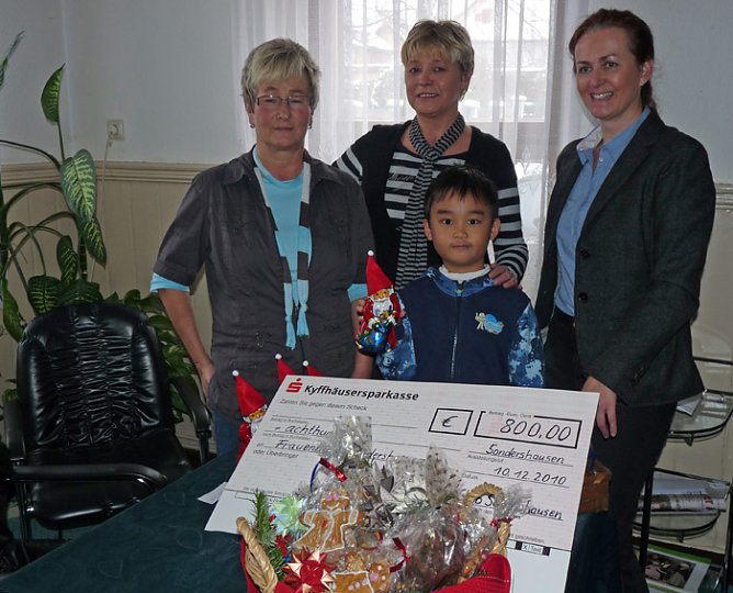 Spende übergeben (Foto: Karl-Heinz Herrmann) Spende übergeben (Foto: Karl-Heinz Herrmann)