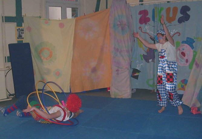 Theater im JUST mit viel Einsatz (Foto: Karl-Heinz Herrmann) Theater im JUST mit viel Einsatz (Foto: Karl-Heinz Herrmann)