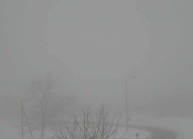 Schnee und Nebel (Foto: Karl-Heinz Herrmann) Schnee und Nebel (Foto: Karl-Heinz Herrmann)