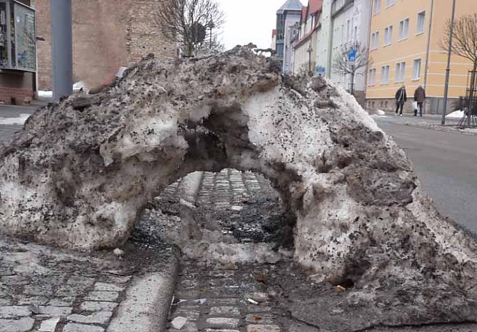 Schneebr&uuml;cke in Sondershausen (Foto: Karl-Heinz Herrmann)