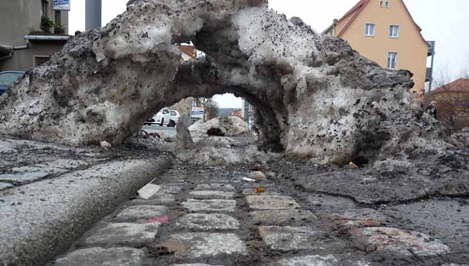 Schneebr&uuml;cke in Sondershausen (Foto: Karl-Heinz Herrmann)
