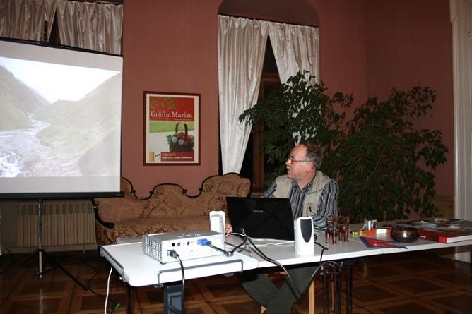 Vortrag Nepal (Foto: Hans-Jürgen Schmidt) Vortrag Nepal (Foto: Hans-Jürgen Schmidt)