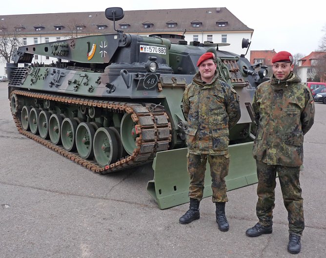 Bergepanzer zum Schneeräumen? (Foto: Karl-Heinz Herrmann) Bergepanzer zum Schneeräumen? (Foto: Karl-Heinz Herrmann)