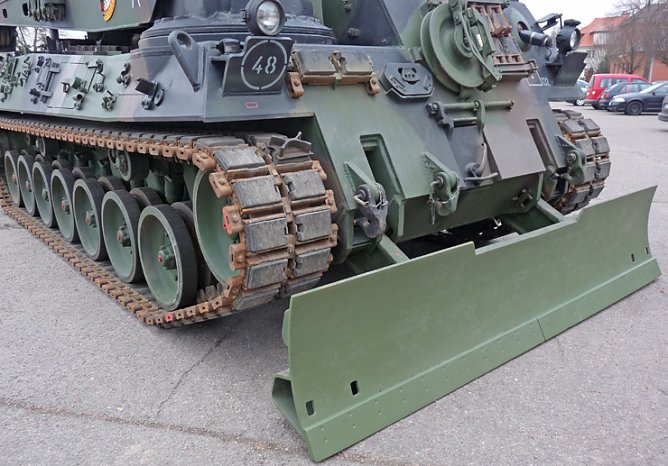 Bergepanzer zum Schneeräumen? (Foto: Karl-Heinz Herrmann) Bergepanzer zum Schneeräumen? (Foto: Karl-Heinz Herrmann)