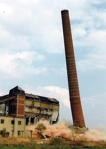 Sprengung Schornstein 2