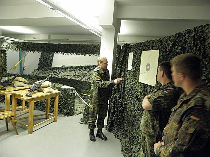 Offene T&uuml;r bei Bundeswehr