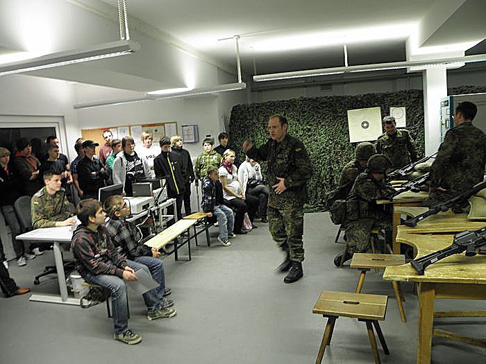 Offene T&uuml;r bei Bundeswehr