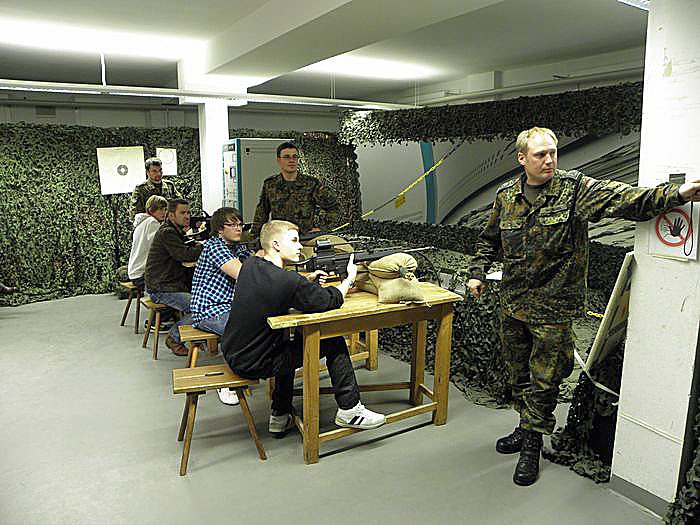 Offene T&uuml;r bei Bundeswehr