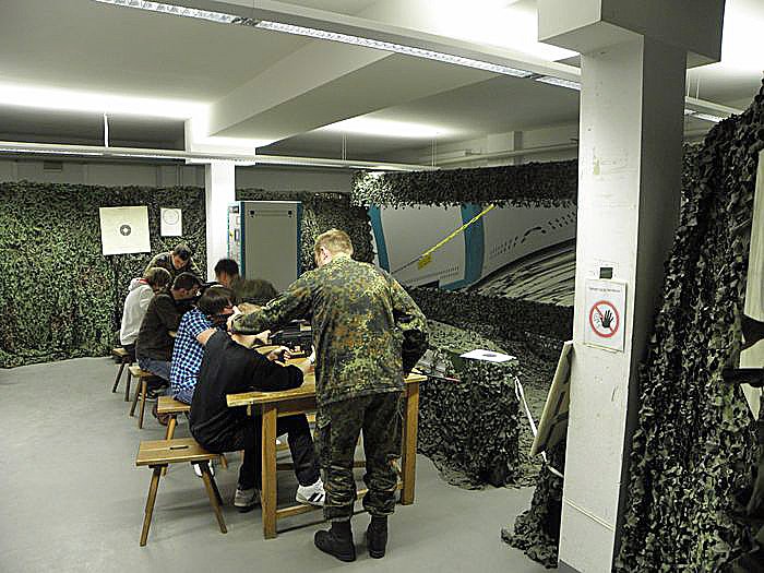 Offene T&uuml;r bei Bundeswehr