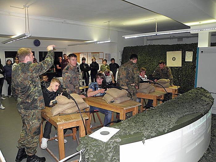 Offene T&uuml;r bei Bundeswehr