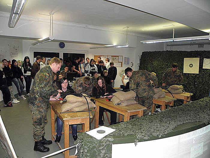 Offene T&uuml;r bei Bundeswehr