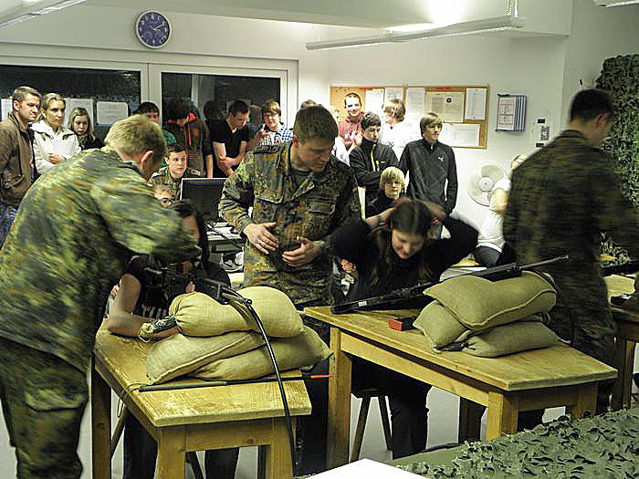 Offene T&uuml;r bei Bundeswehr
