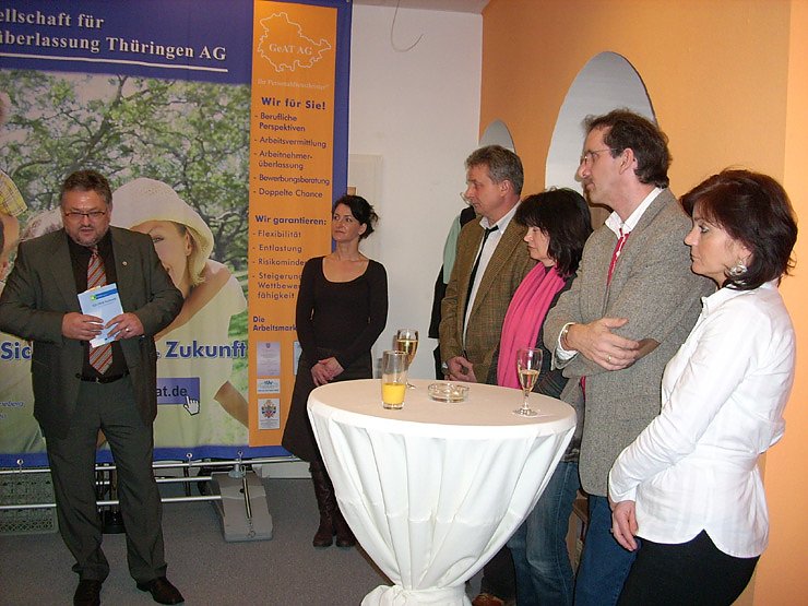 - Helmut Meyer stellt das Unternehmen vor (links), 2. von rechts Ronald Barth