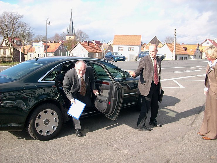 Begr&uuml;&szlig;ung Minister