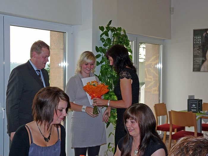 Zeugnis&uuml;bergabe