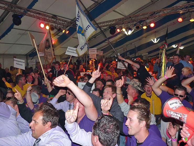 St&uuml;rmisch gefeiert