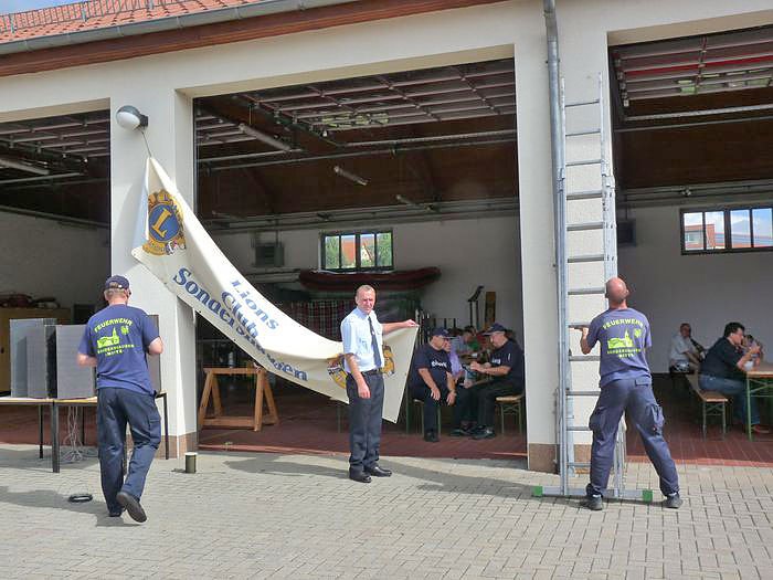 Feuerwehr &ouml;ffnete T&uuml;ren