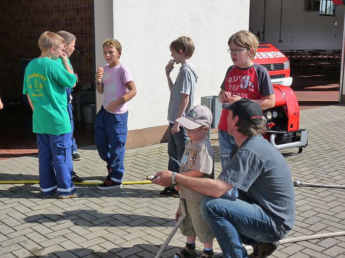 Feuerwehr &ouml;ffnete T&uuml;ren