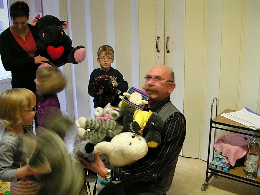 Spielzeugspende &uuml;bergeben