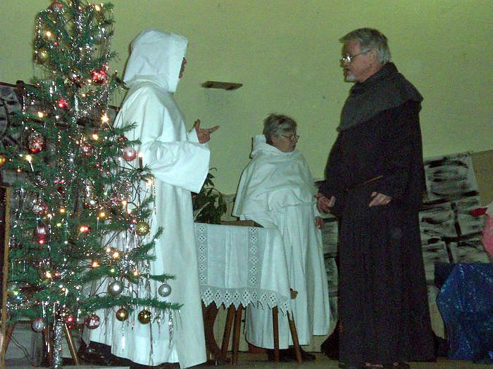 Heimatsagen zur Weihnachtsfeier aufgef&uuml;hrt