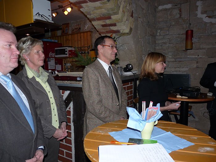 Bildungsbericht &uuml;bergeben.