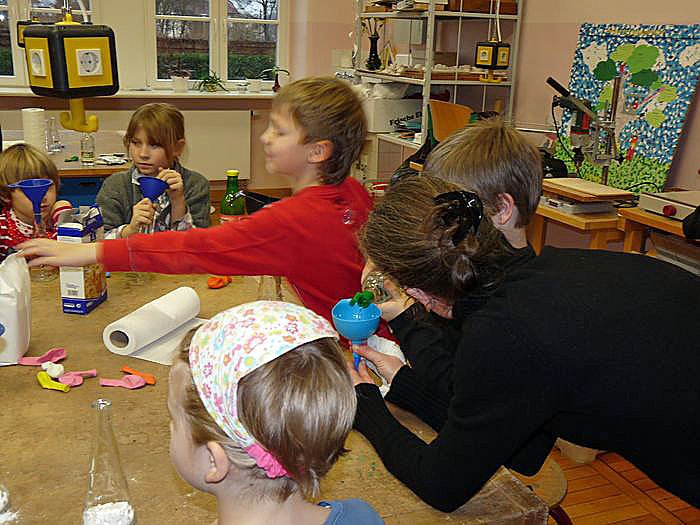 Forscherbox &uuml;bergeben