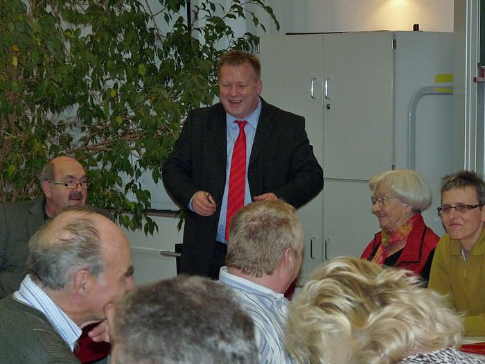 Erster Herausforderer steht