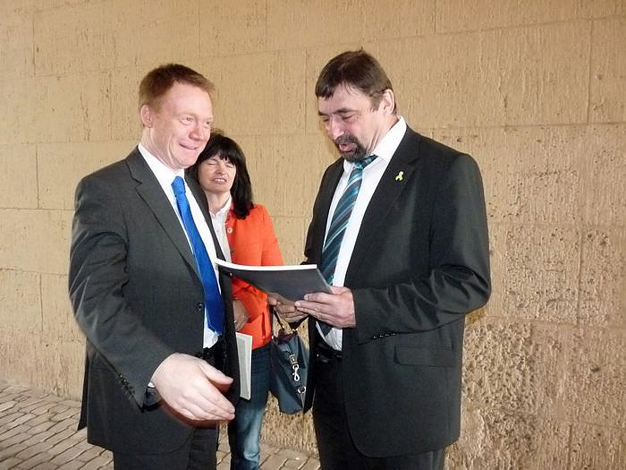 Matschie &uuml;bergibt F&ouml;rderbescheid