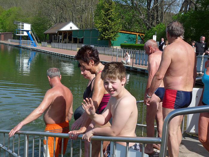 Fr&ouml;hlich angebadet