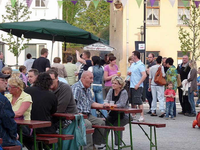 Noch mehr Biertischgarnituren n&ouml;tig