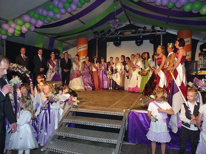 Die Wahl der Fliederk&ouml;nigin (1)